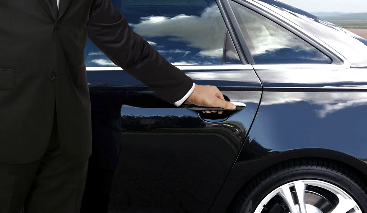 The Ultimate Luxury Experience: 7 Key Benefits of Using a Chauffeur Service