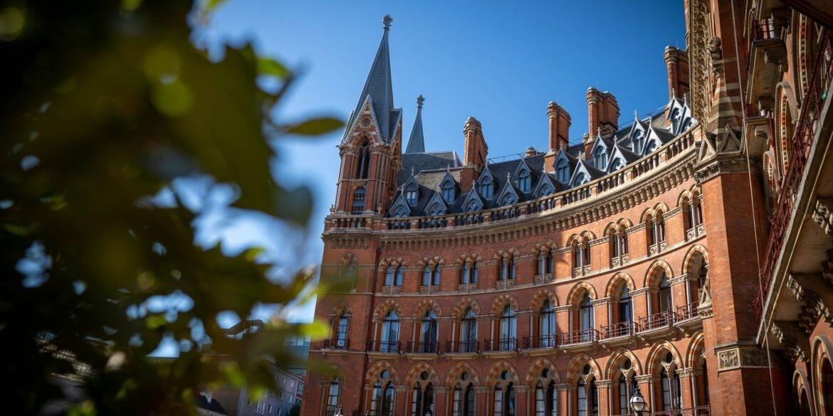 Opera in London St. Pancras Station - London Airport Transfers
